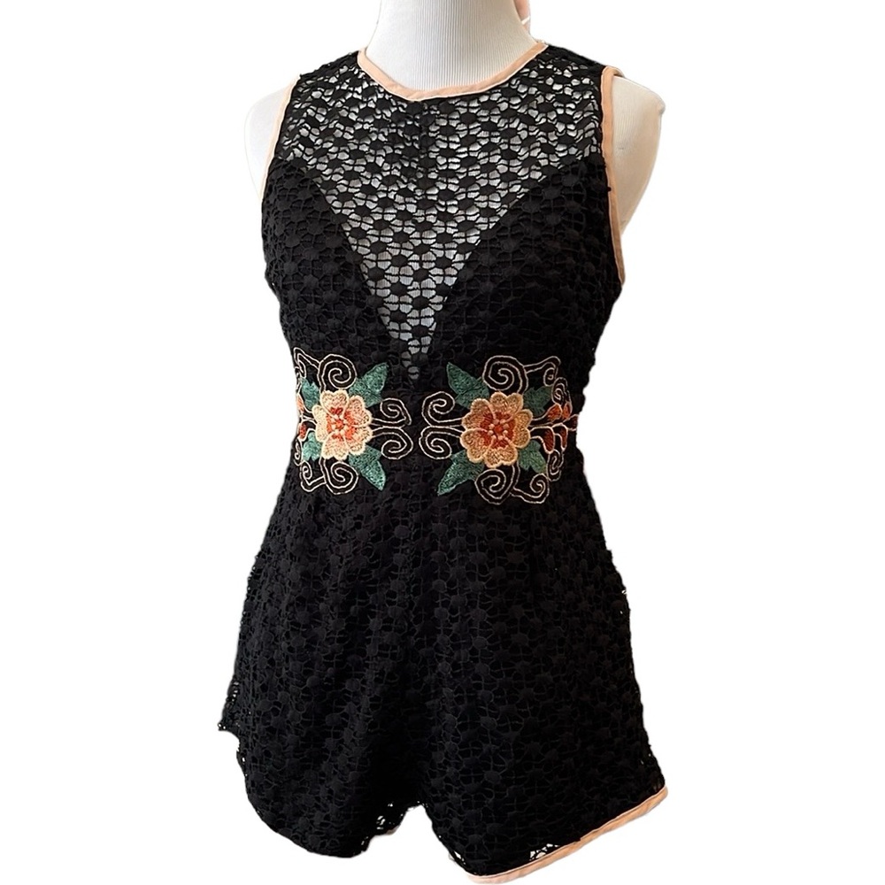 LUXXEL CROCHET FLORAL EMBROIDERED SHORT ROMPER BLACK MULTI SIZE M NEW WITH TAGS